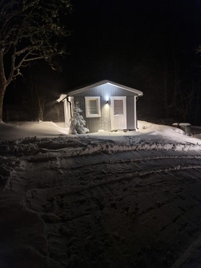 Det var nemt at sætte sammen og teenageren derhjemme var meget glad for at have sit eget hus på grunden

