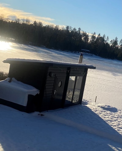Jeg bestilte en sauna, KIWI, fra Polhus og jeg er yderst tilfreds, de forventninger jeg havde blev mere end indfriet, jeg kan virkelig anbefale Polhus, fra første kontakt til levering, TOP KLASSE
