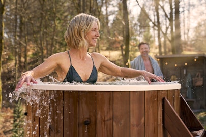 Sauna i kąpiel lodowa w ogrodzie – stwórz nordycki rytuał w domu