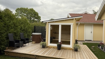 Zeer tevreden over zowel het product als het personeel dat de sauna heeft gemonteerd. Het enige probleem is dat de sauna nog steeds lijkt te bewegen, waardoor de deur voortdurend moet worden bijgesteld.