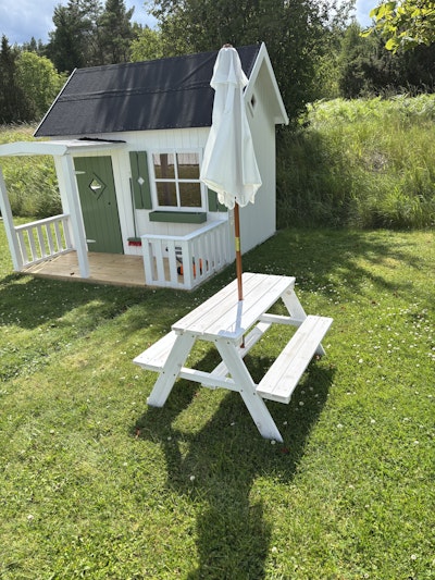 La cabane de jeu Sonia a répondu à toutes les attentes ! Tout s’est très bien passé, de la commande jusqu’à la cabane terminée ! Parfait !