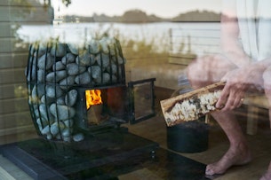 How to Use a Sauna Correctly: Beginner Tips & Common Mistakes