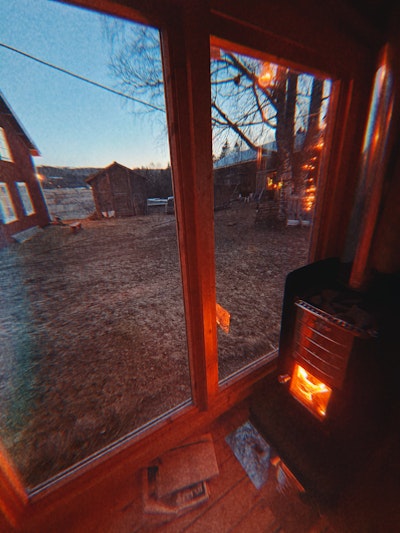 Eine wunderbare Sauna, bei der ich die Möglichkeit hatte, das Design zu wählen, die Materialien mitzubestimmen und ein isoliertes Dach hinzuzufügen. Das Ergebnis hat meine Erwartungen übertroffen und ich bin rundum zufrieden.
