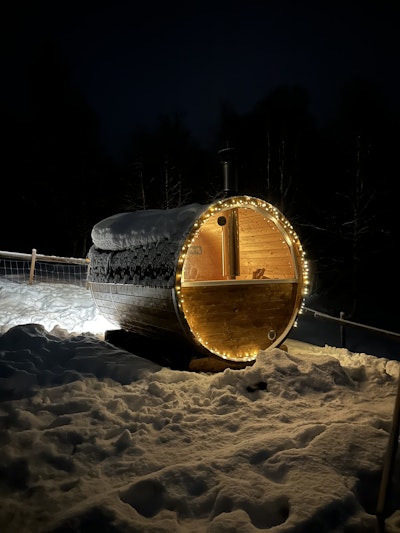 Bardzo ładna, kompaktowa sauna.