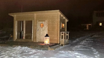 Unsere Sauna ist einfach perfekt. Wir geniessen die Sauna und das ganze Ambiente des Holzbau. Die Terrasse vor der Sauna wird auch sonst regelmässig benutzt.
