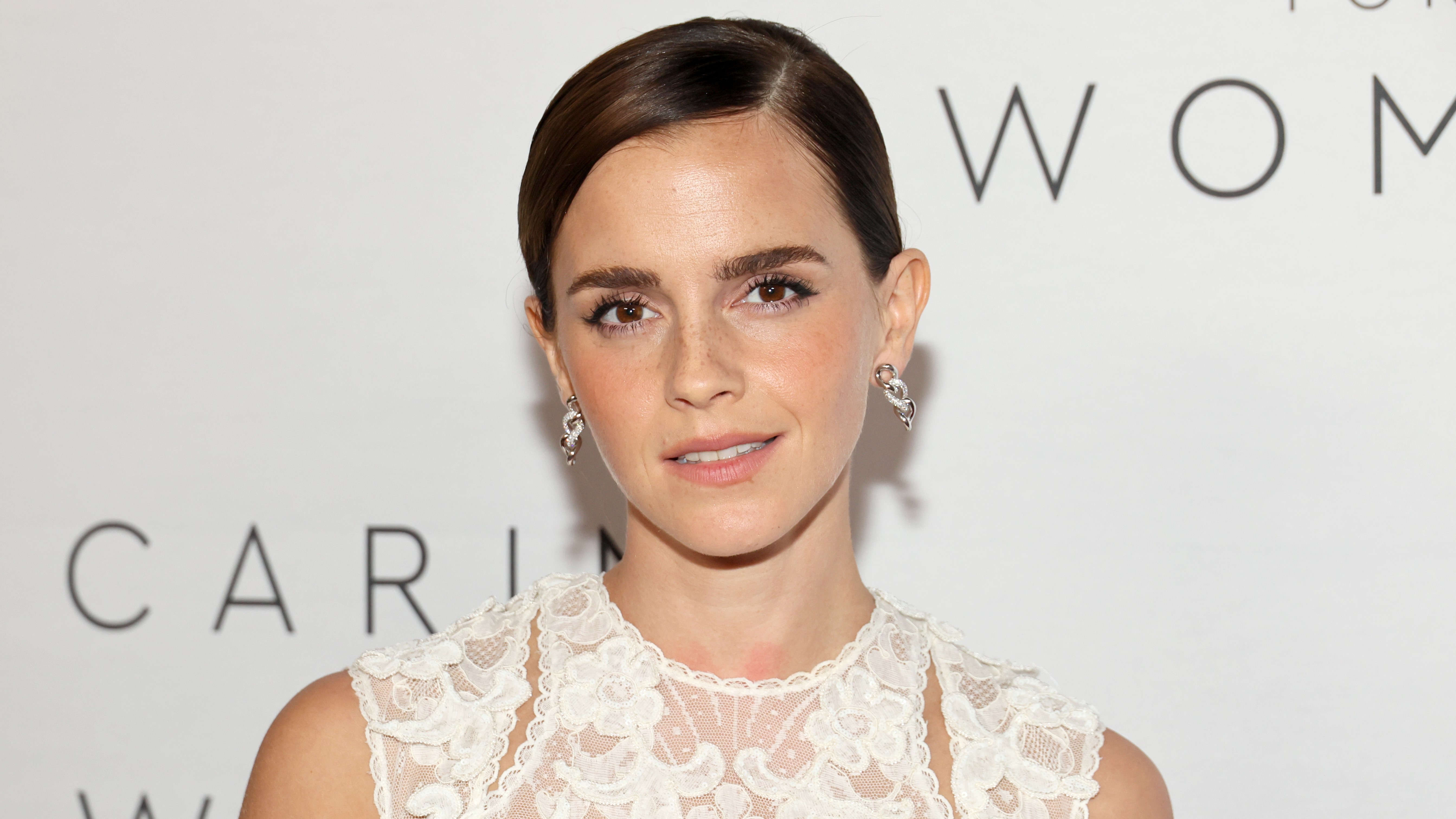 The Most Beautiful Celebrities With Thin Lips Who Refuse To Go For ...