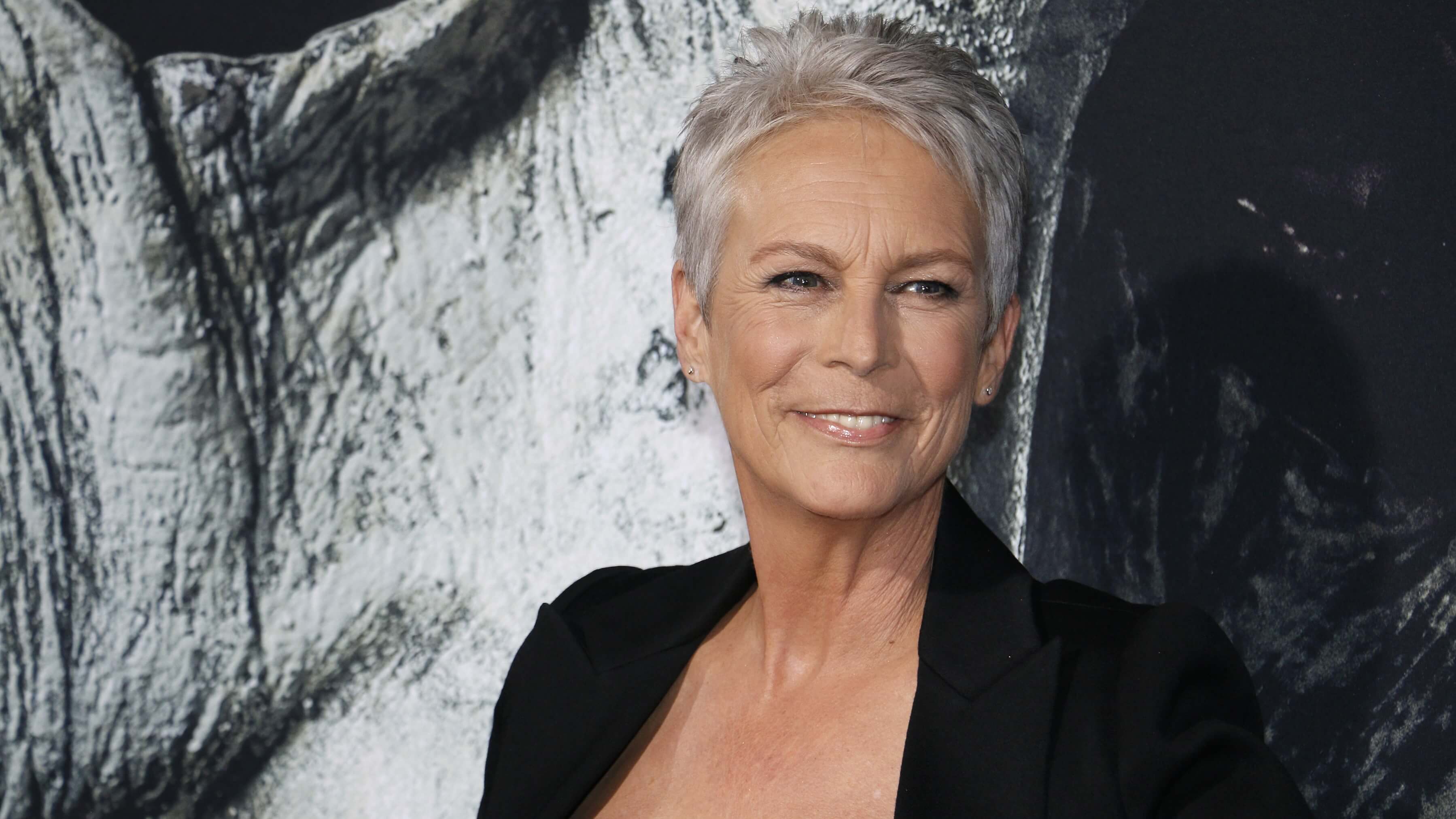 Jamie Lee Curtis Disapproves Of Plastic Surgery For ‘Wiping Out
