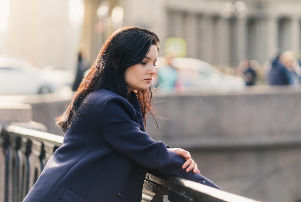 Living In Big Cities Is Making Us Lonely Evie Magazine