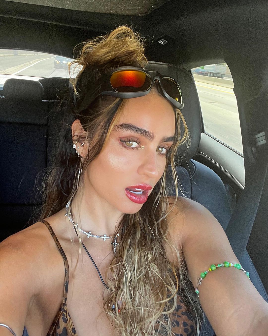 Sommer ray laying down