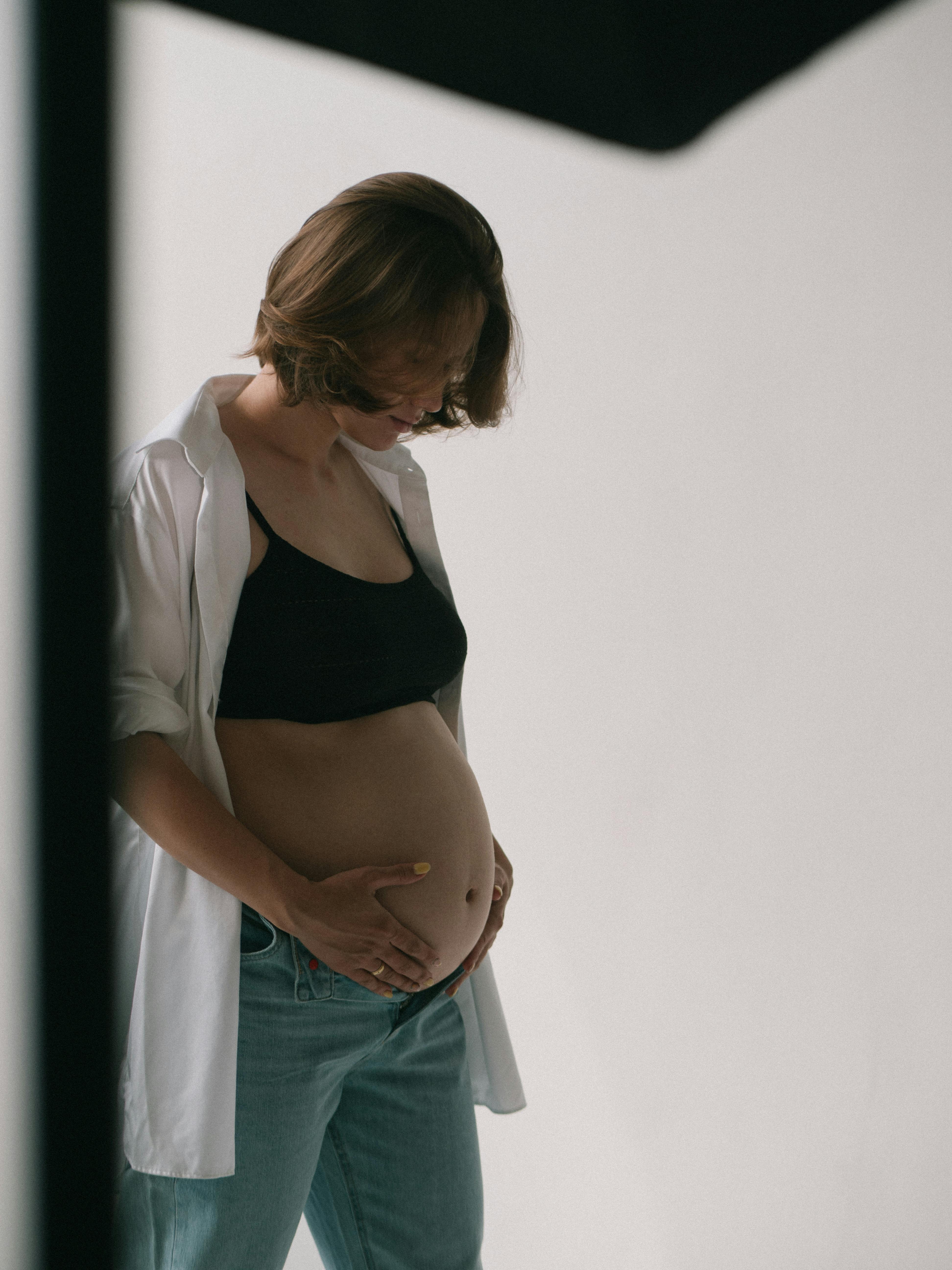 giving birth fetish The Creepy Reason Women Give Birth In The Position They Do | Evie Magazine
