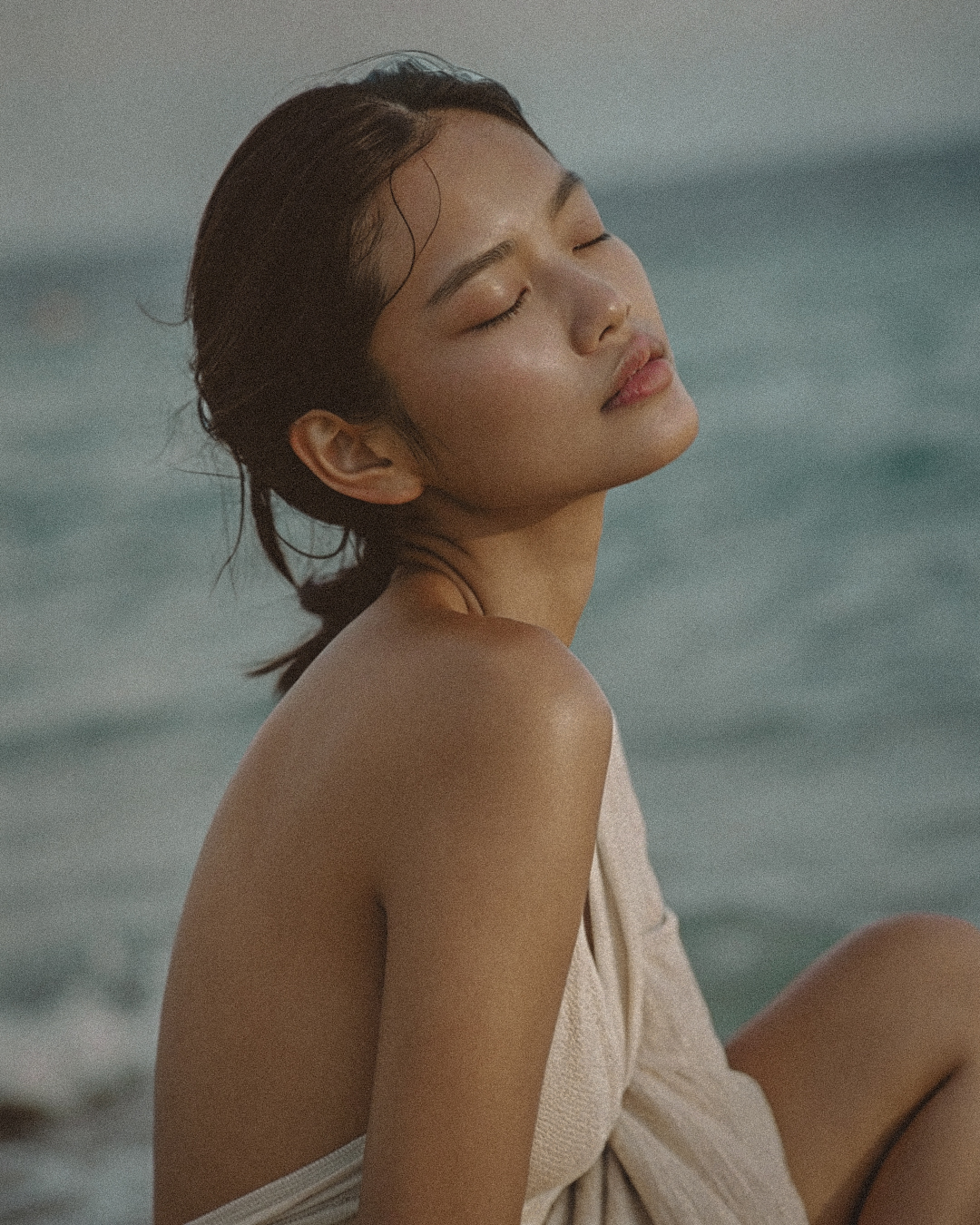 12 Bad Habits Women Normalize (And Men Can't Stand)