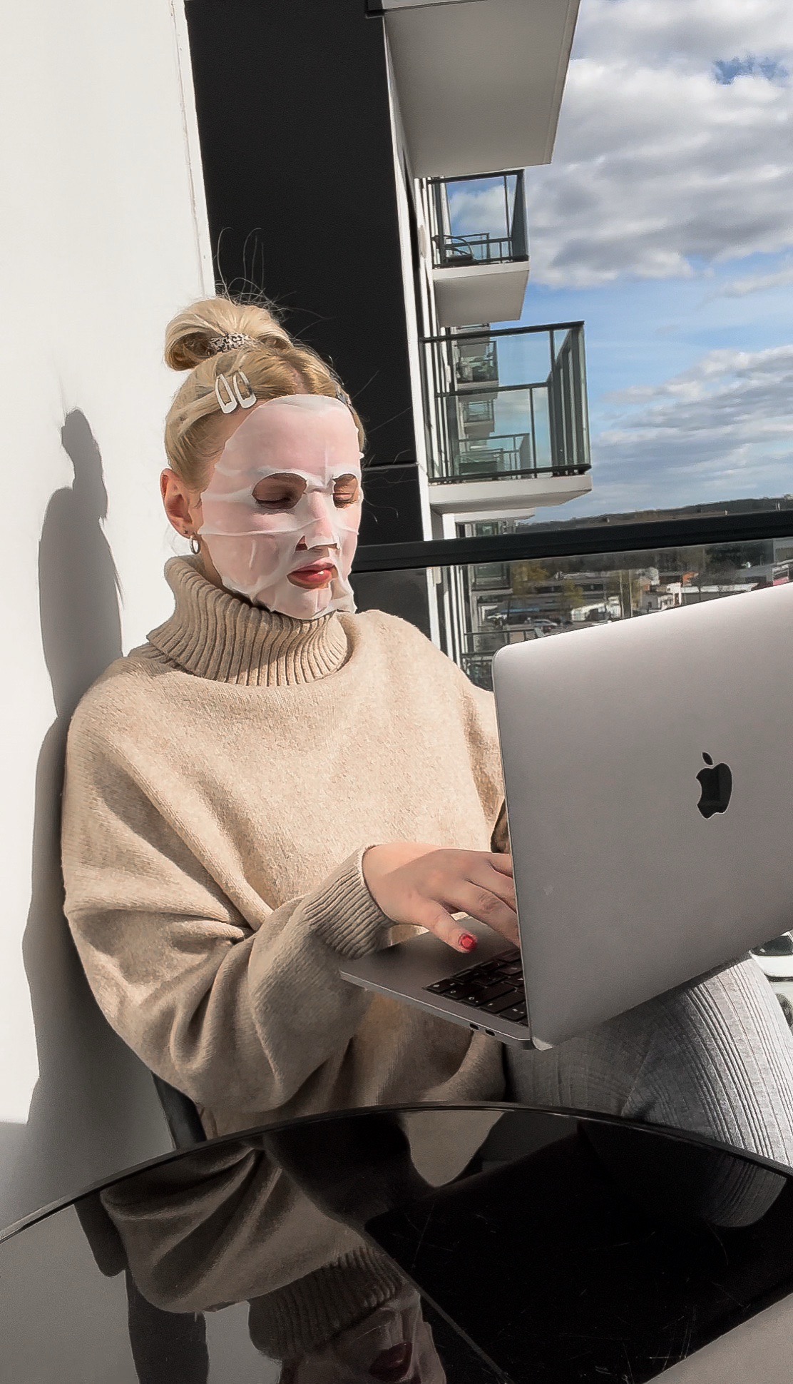 11 Things Classy Women Don’t Post Online
