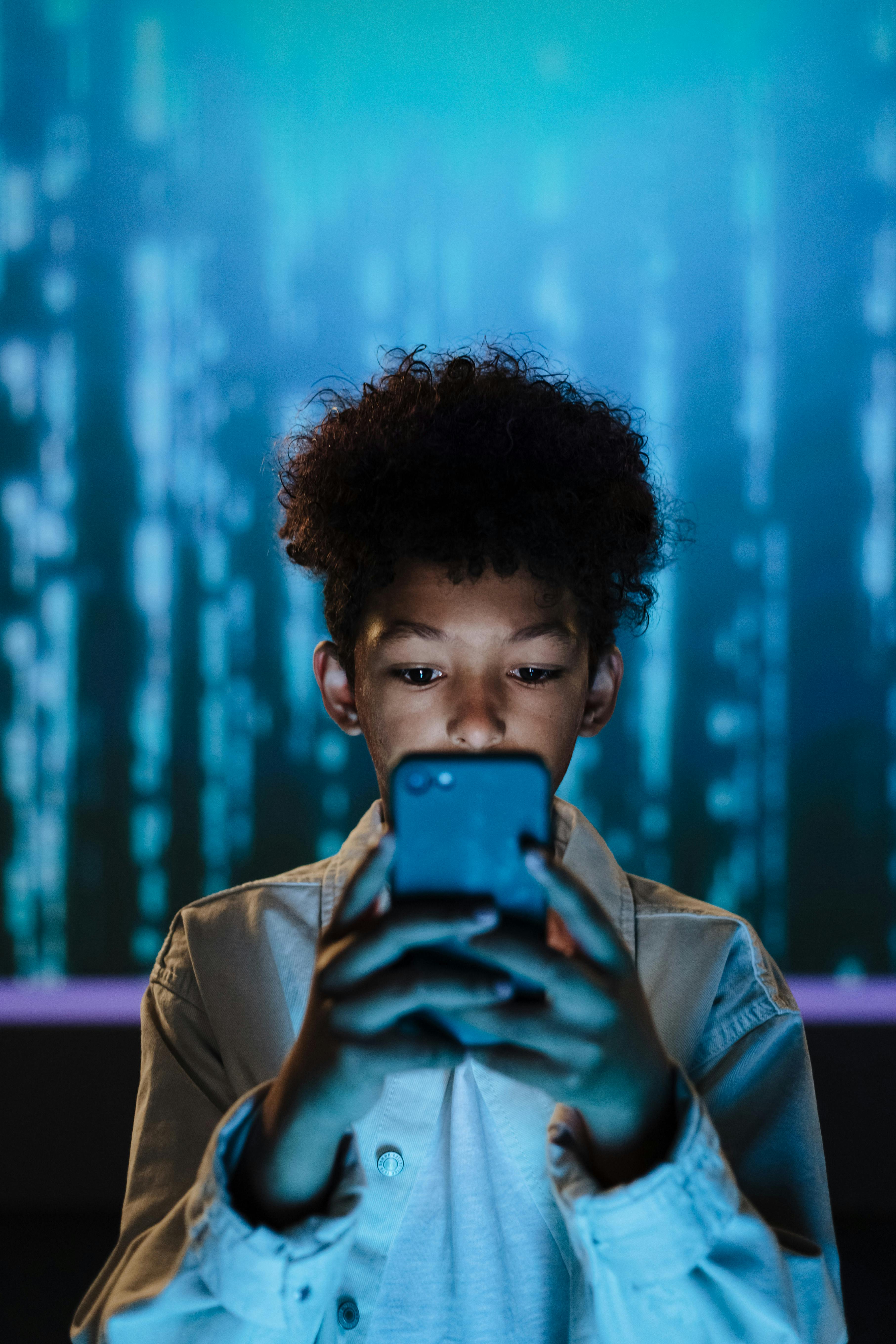 Why I Don't Trust Tech Journalists Selling Phones To Your Six-Year-Old