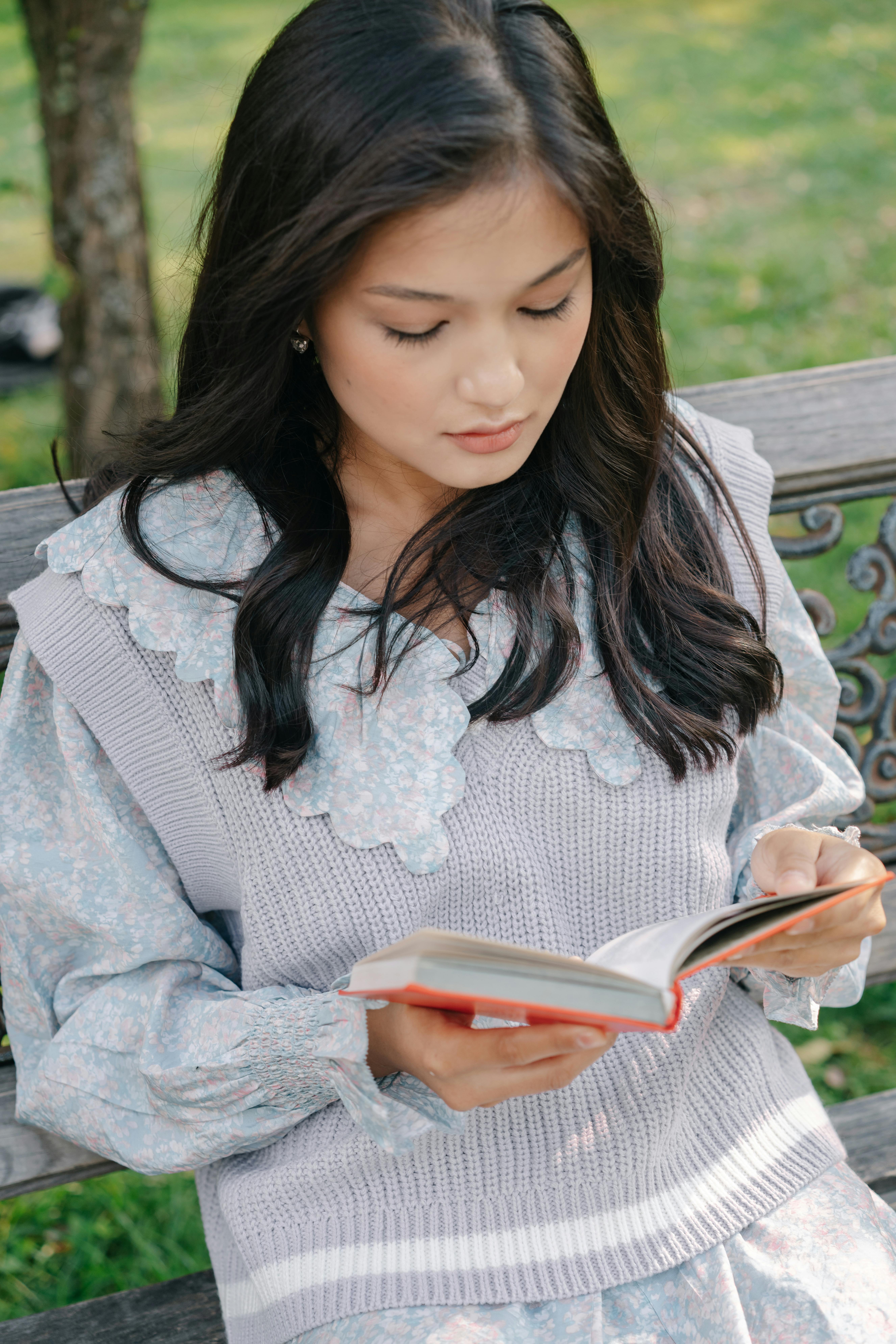 The Feminine Girl's Guide To Thriving In College