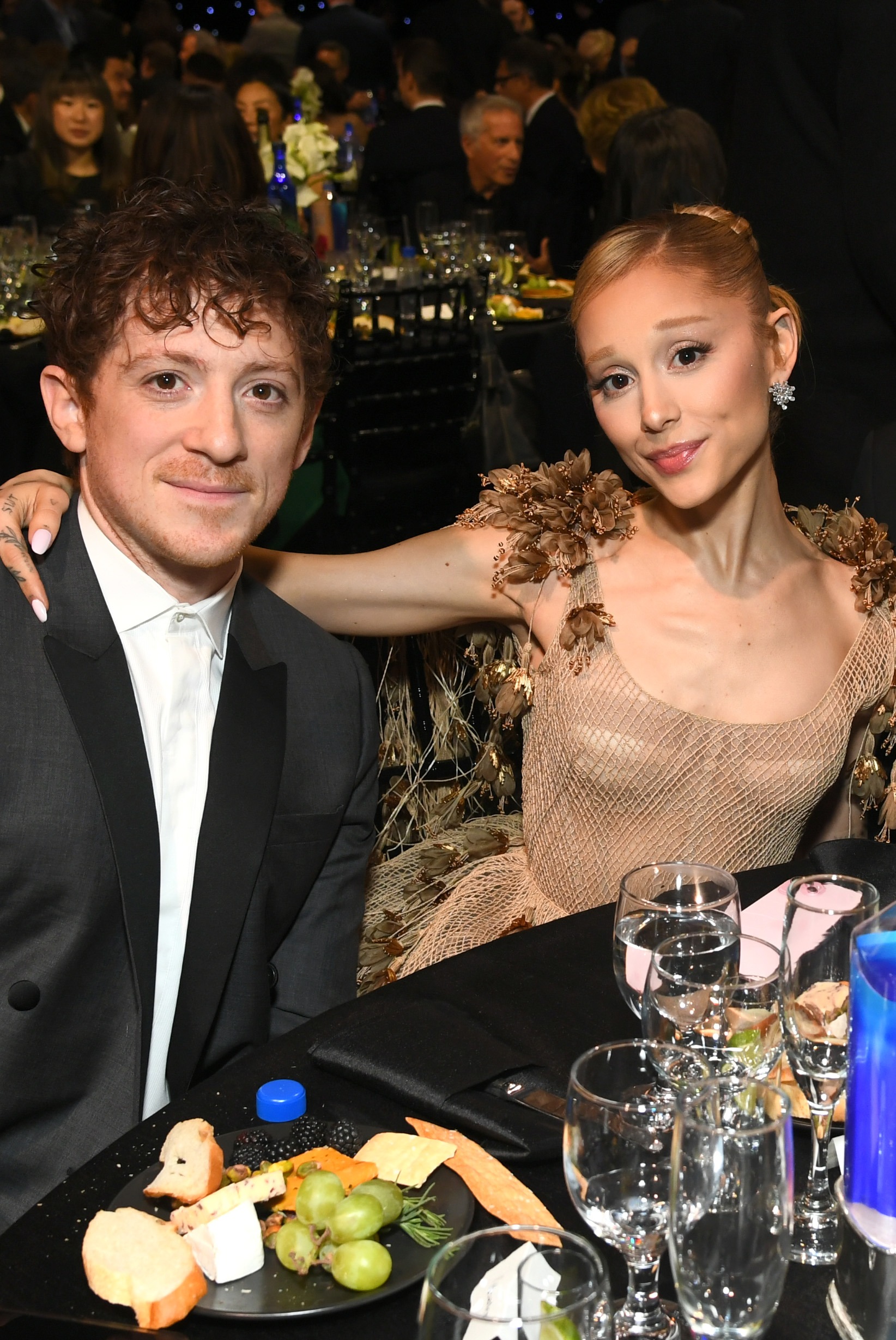 After Looking Into Ariana Grande's Dating History, I Finally Understand Why People Say She's Not A Girl's Girl