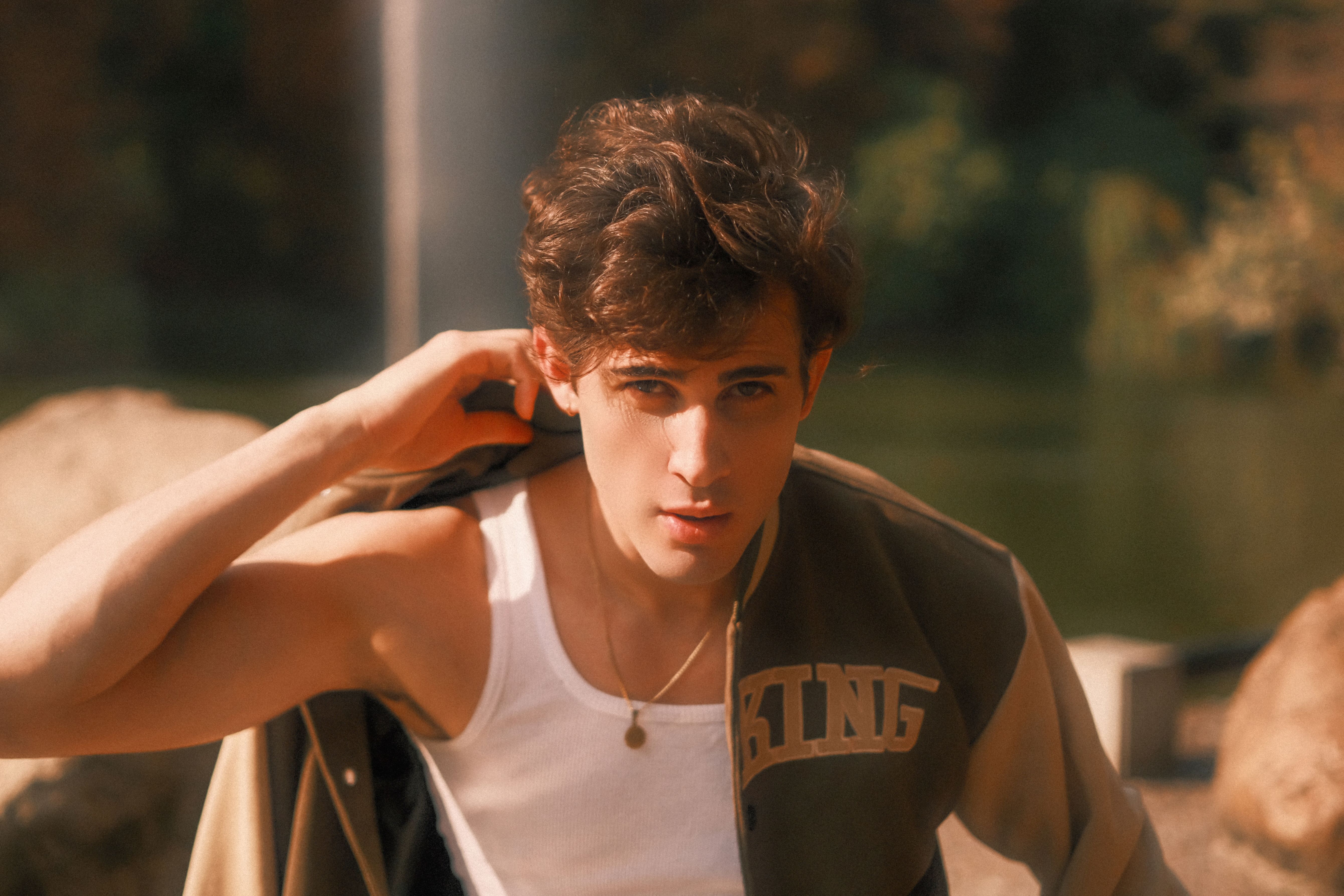 The Male “Flexes” Women Actually Notice (And the Ones They Don’t)