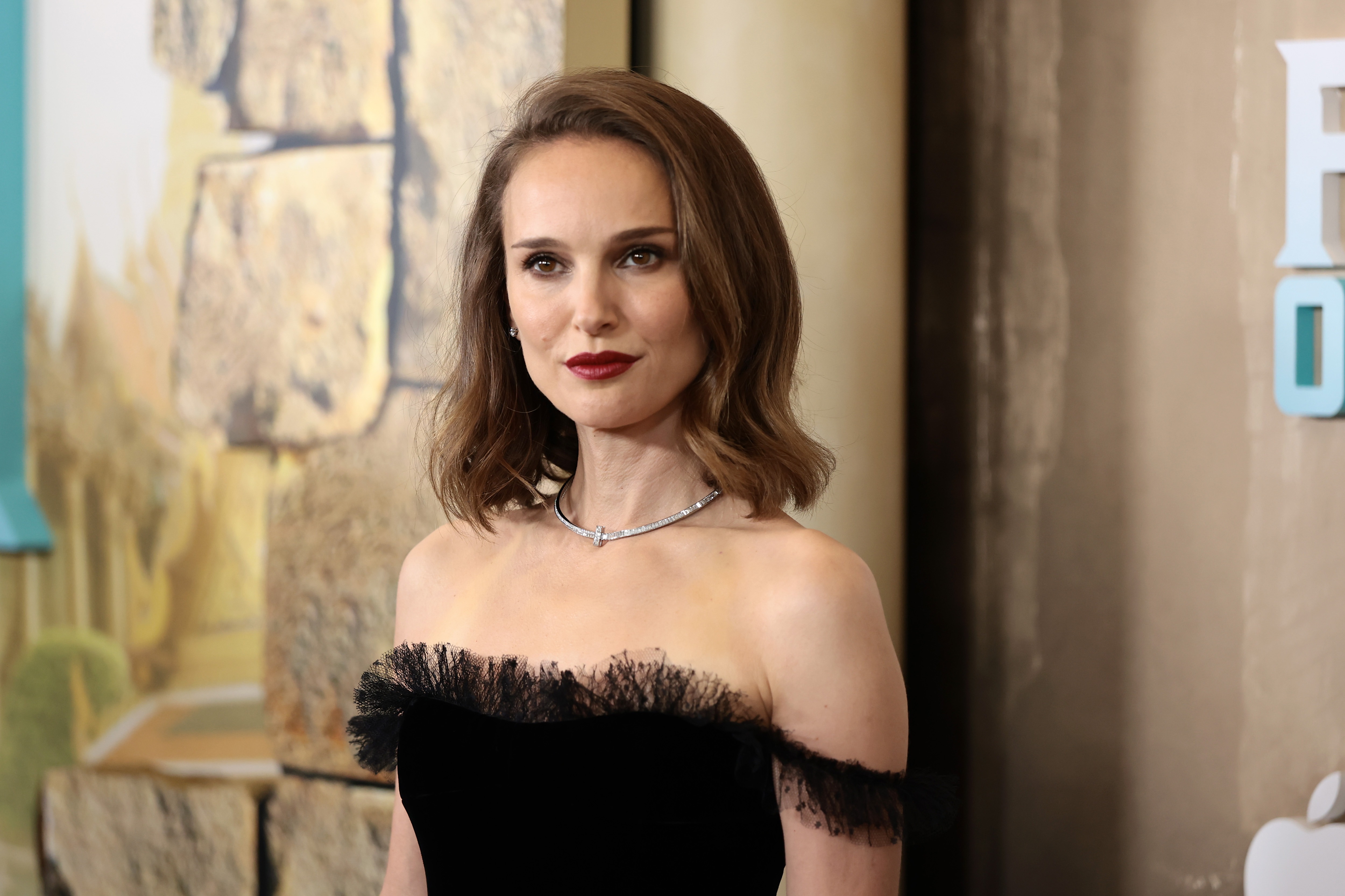 Is Rachel Cusk’s Novel "Life Of M" About Natalie Portman? Here’s What We Know