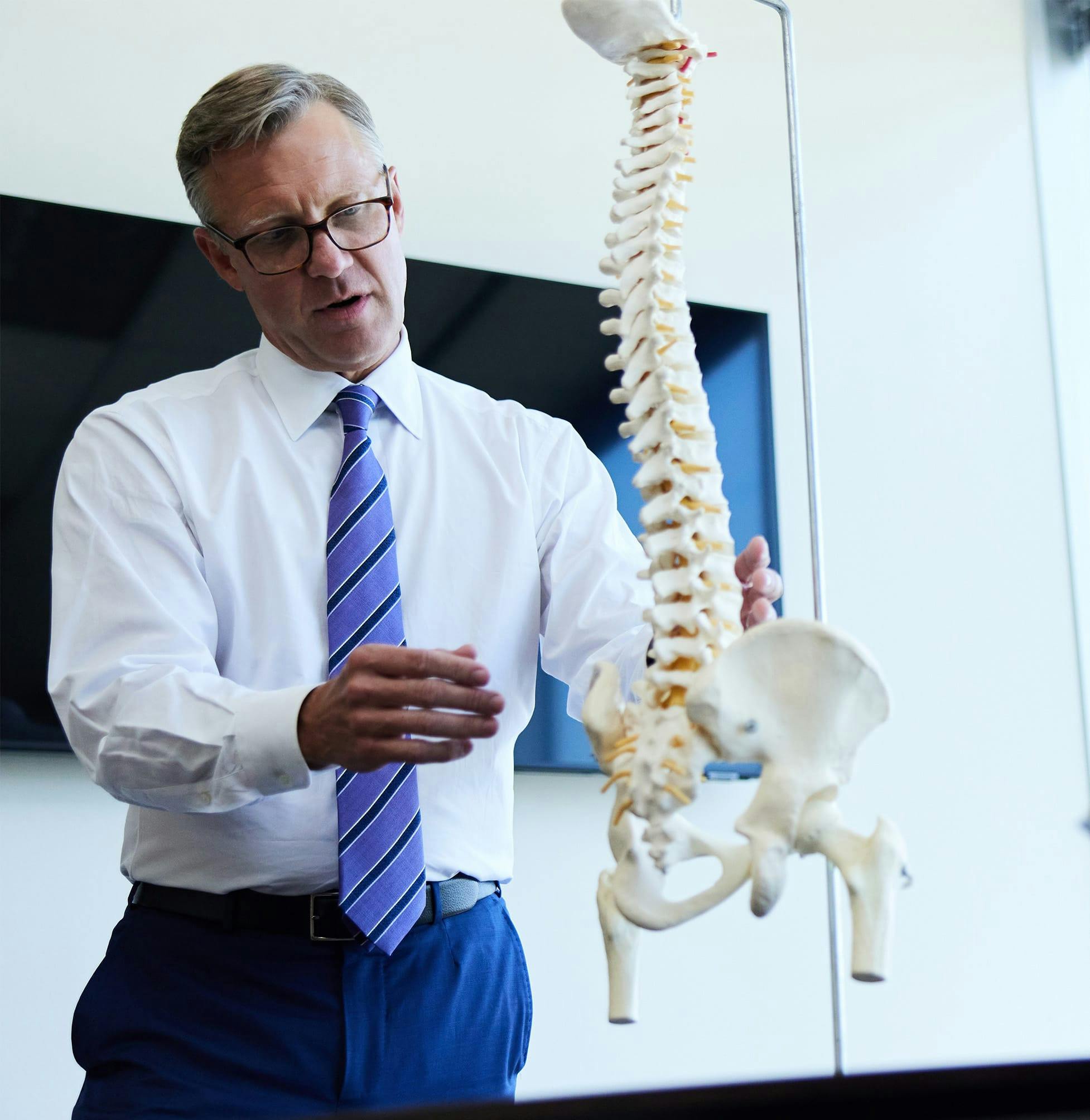 Perdue describing an injury using a spine model