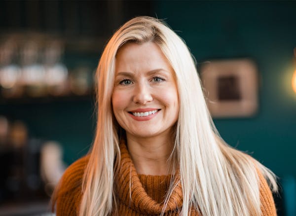 woman with long blonde hair