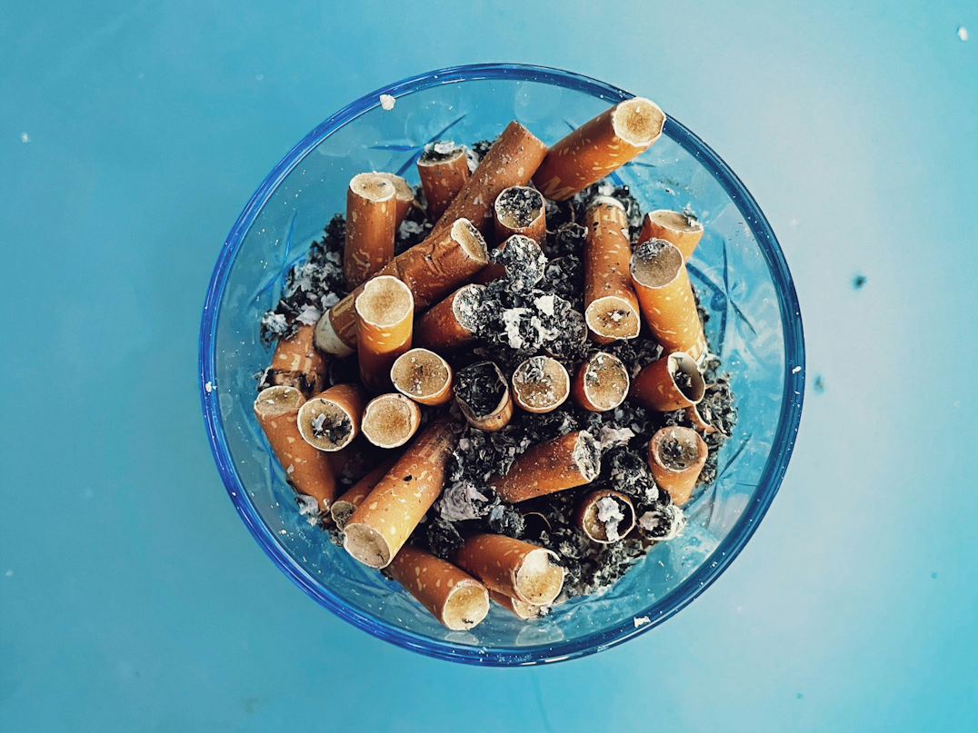 https://unsplash.com/photos/a-glass-bowl-filled-with-lots-of-cigarettes-Fr7r7Vxi4cI