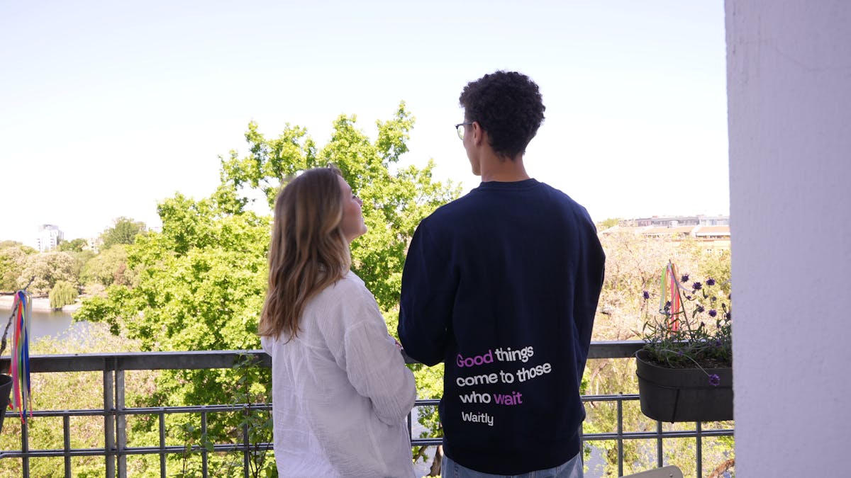 Paar auf Balkon