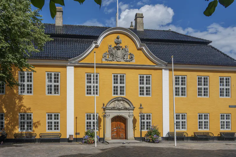 Smuk gult traditonelt villa