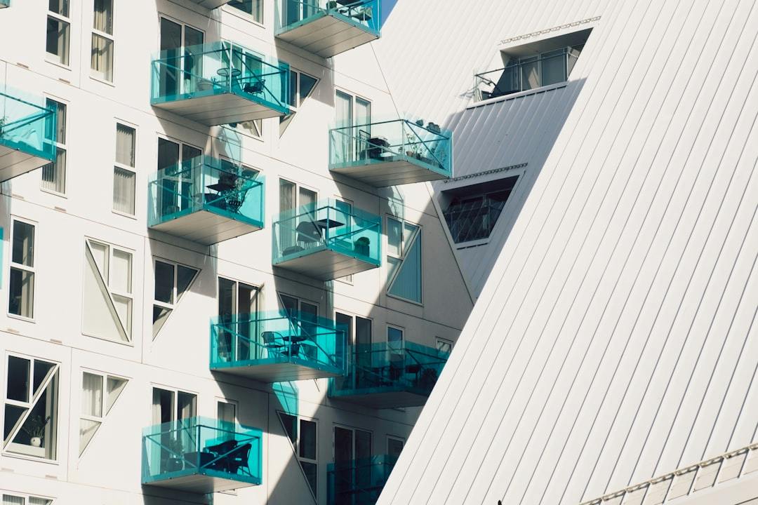 Venteliste til andelsbolig i Aarhus følger foreningens egne regler. (Photo by Thomas Peham on Unsplash)