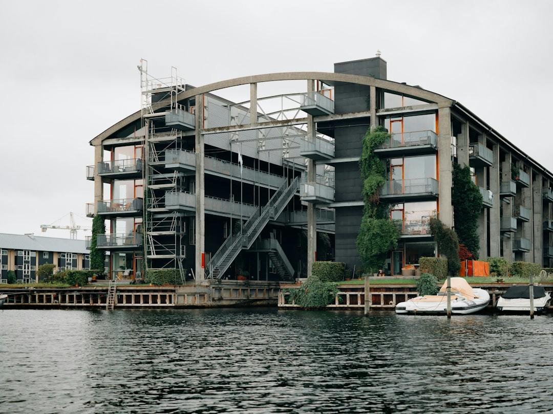 Valuarvurdering afgør prisen på ældre andelsboliger i Aarhus. (Photo by Yohan Marion on Unsplash)