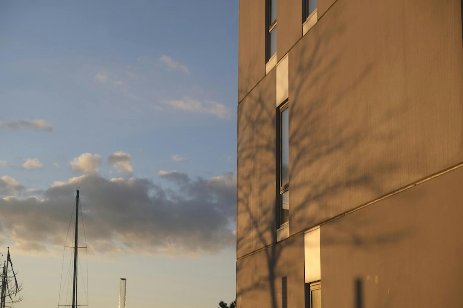 Odense har 128 andelsboligforeninger fordelt på fire postnumre, men ingen fælles liste over ledige boliger. (Photo by Lasse Jensen on Unsplash)