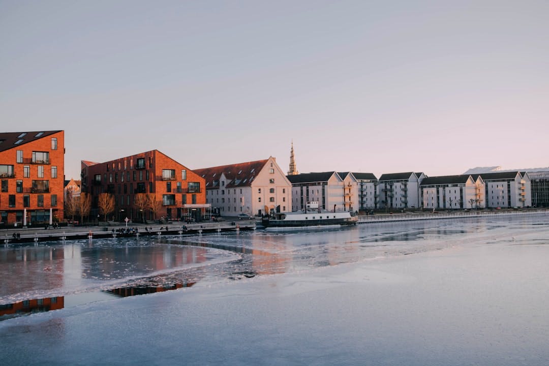 Kan du bytte en andelsbolig på Østerbro direkte med en anden? (Photo by Alexandra Mitache on Unsplash)