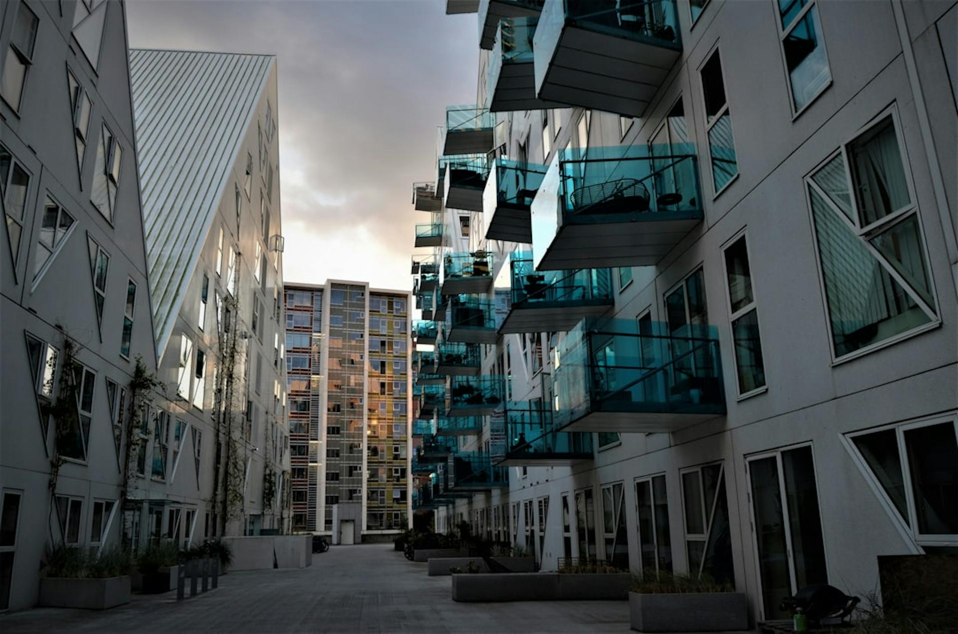 Hvad kendetegner lejeboligerne i Aarhus C, hvem konkurrerer du med, og hvordan kommer du i betragtning? (Photo by Erika on Unsplash)