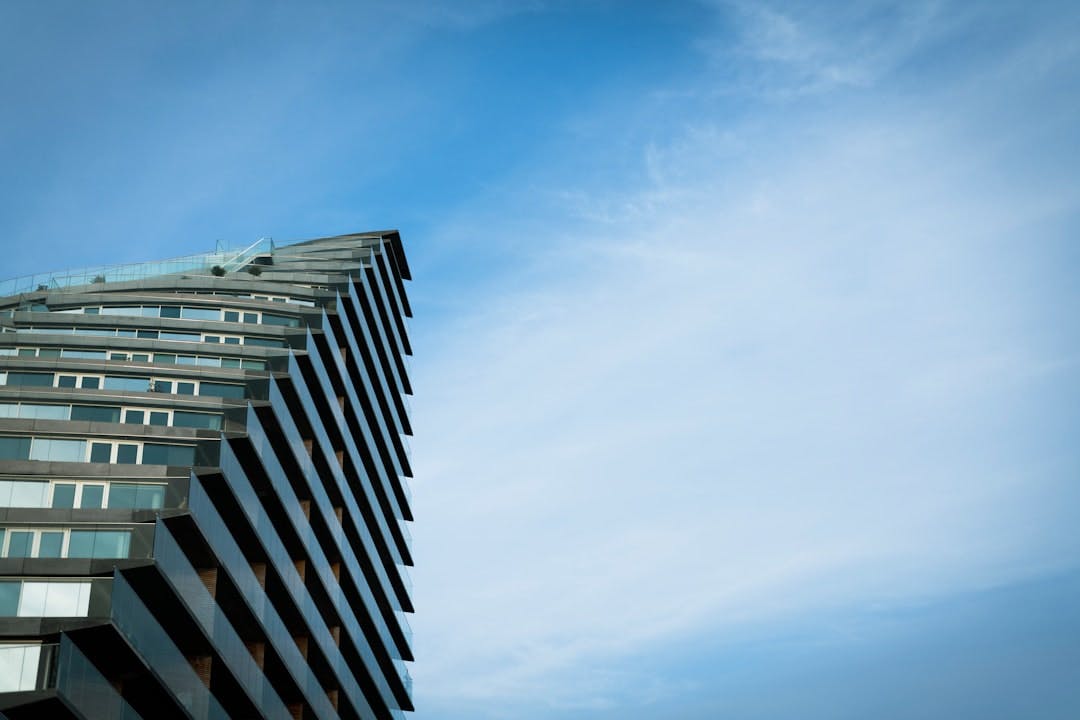 Hvad afgør ventetiden på en lejebolig i København, og hvordan finder du de lister, hvor der… (Photo by Khanh Lam on Unsplash)