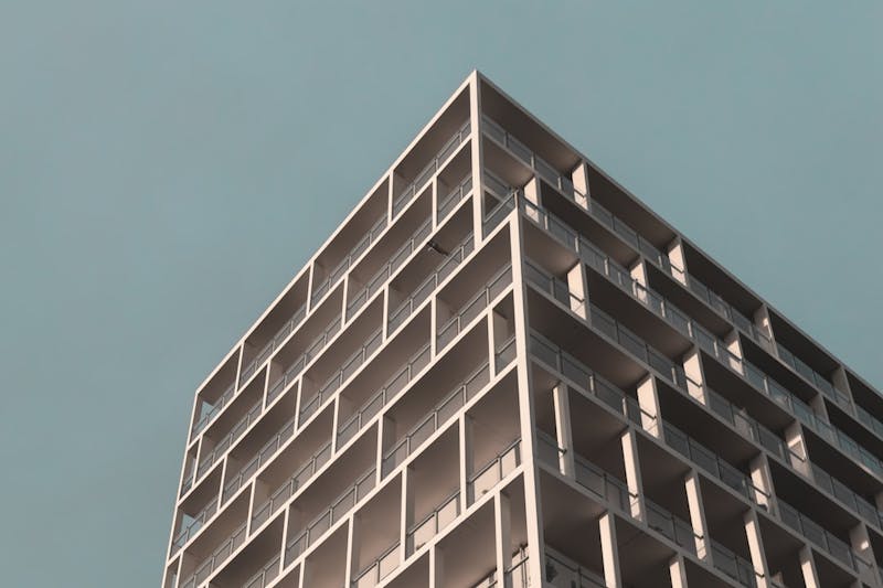 Hvor finder du lister til lejeboliger i København, og hvad kræver de? (Photo by Daniel Hansen on Unsplash)