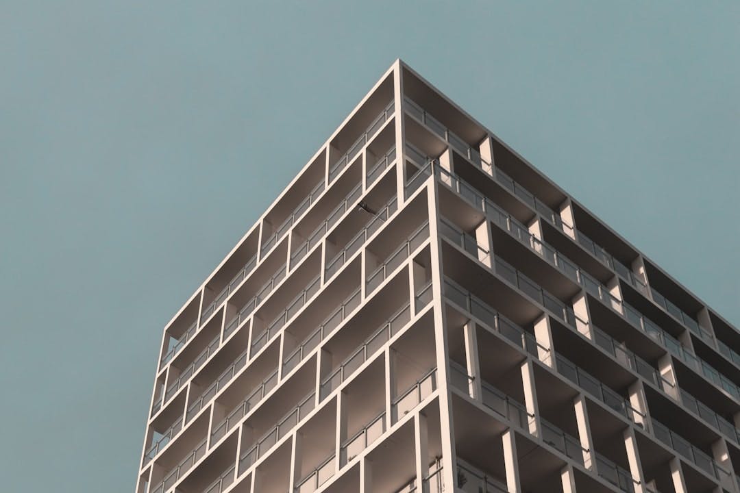 Hvor finder du lister til lejeboliger i København, og hvad kræver de? (Photo by Daniel Hansen on Unsplash)