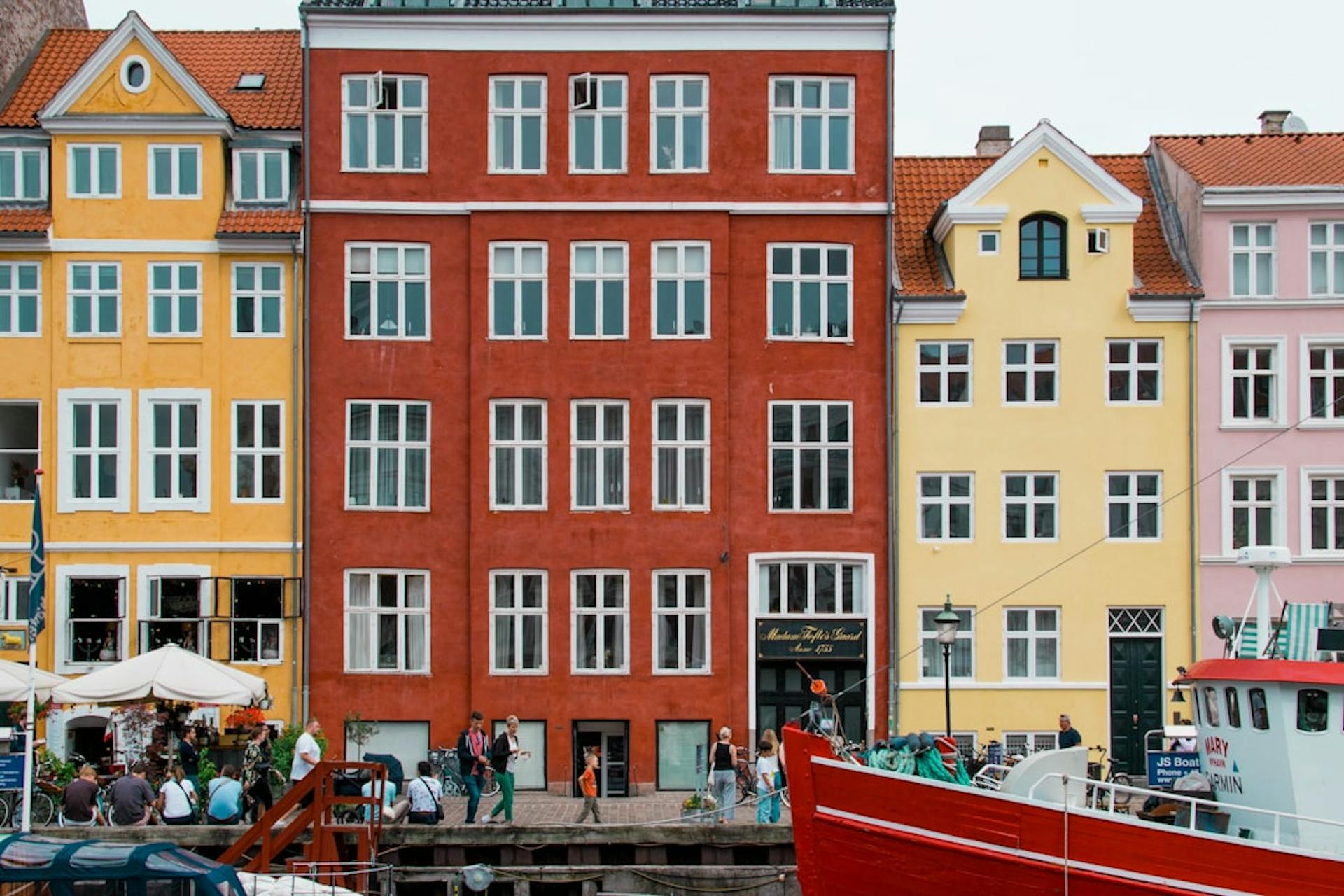 Kan du finde en lejebolig i København gennem Reddit og Facebook-grupper? (Photo by Sabrina Mazzeo on Unsplash)