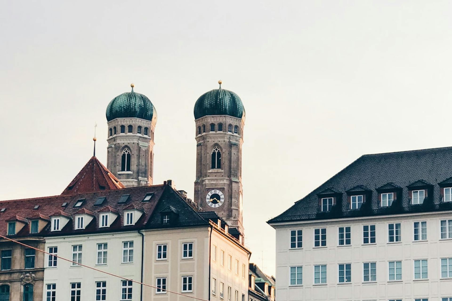 Explore top student housing options in Munich. (Photo by Jan Antonin Kolar on Unsplash)