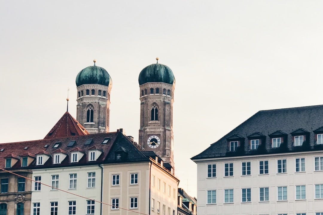 Explore top student housing options in Munich. (Photo by Jan Antonin Kolar on Unsplash)