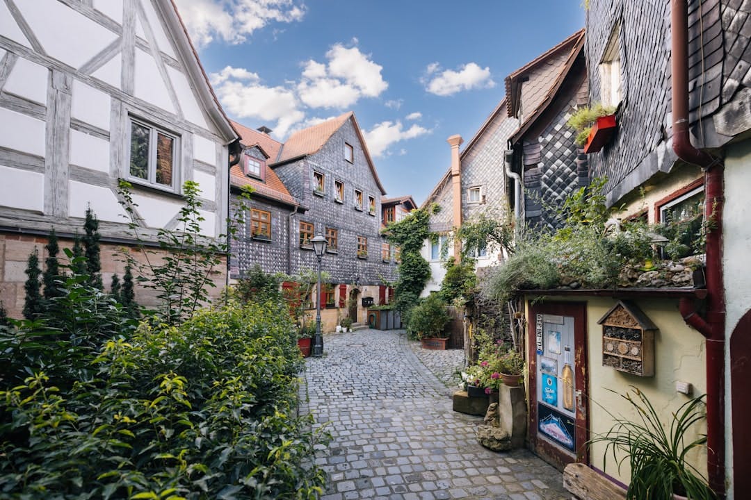 Explore Köln's top neighborhoods like Ehrenfeld and Lindenthal for vibrant… (Photo by Tourist-Information Fürth on Unsplash)