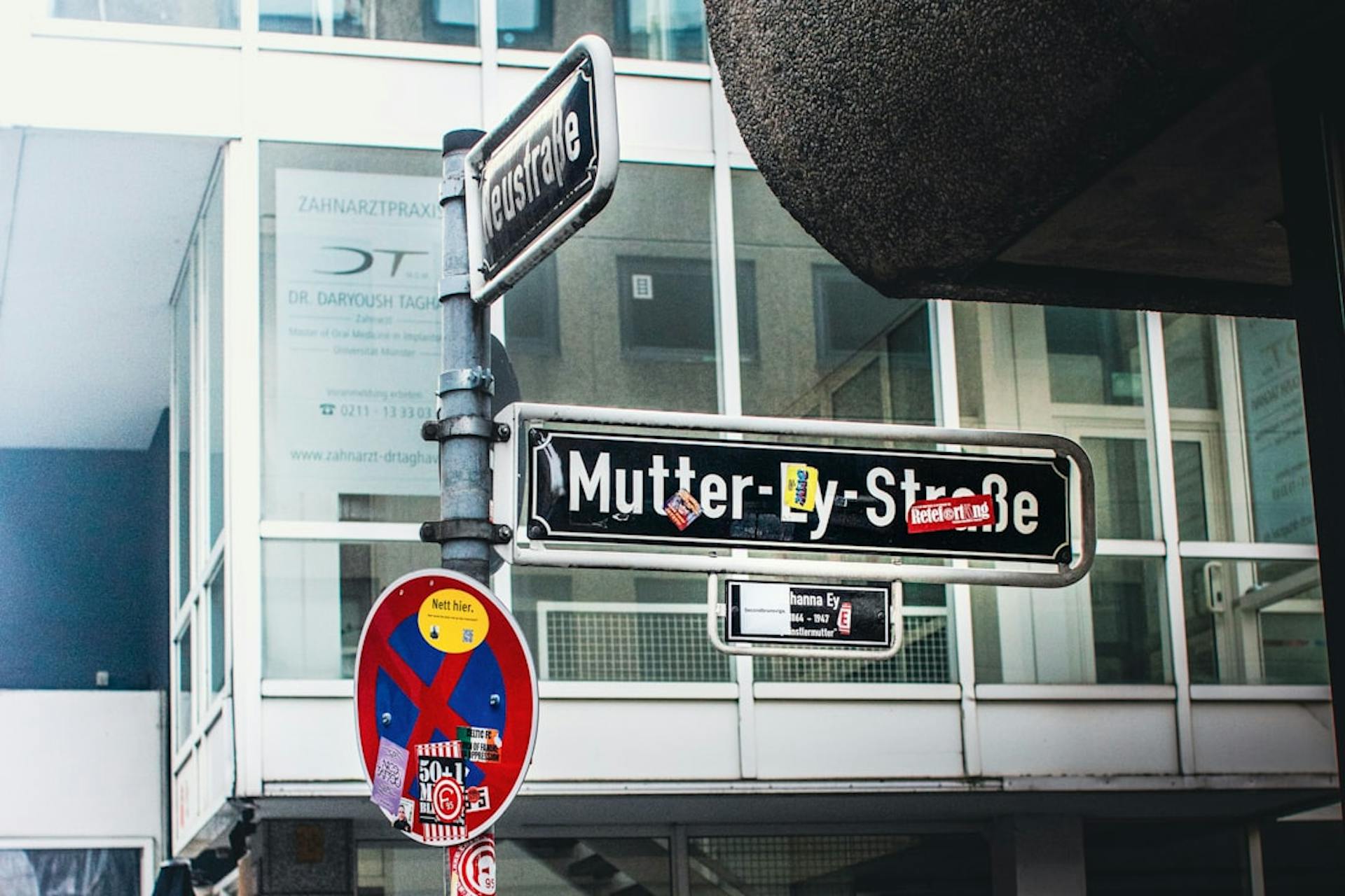 Find affordable apartments in Düsseldorf. (Photo by Luca Hooijer on Unsplash)