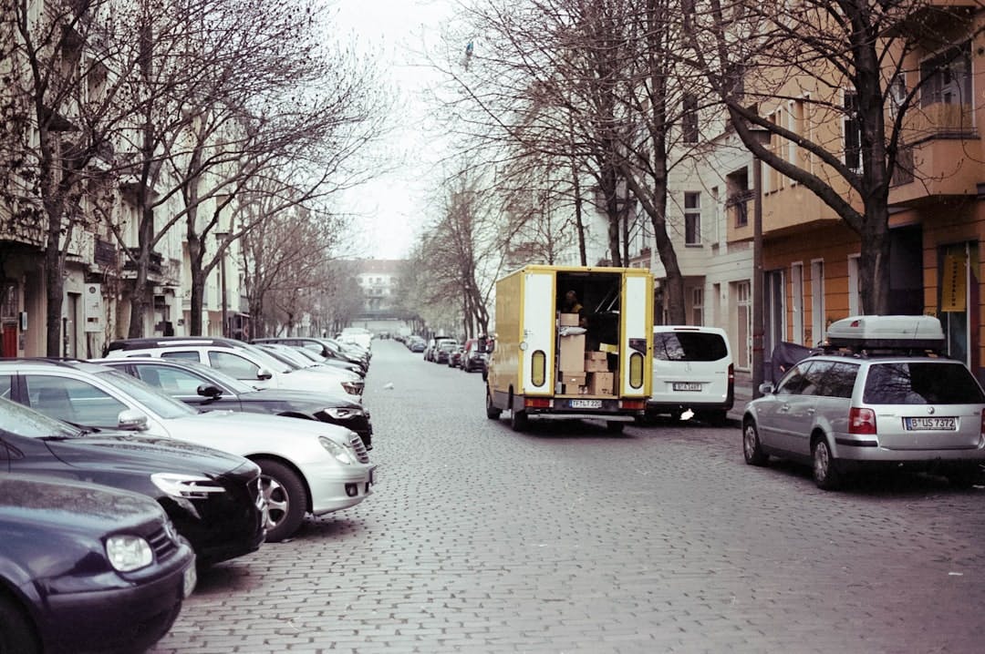 Anmeldung nach dem Einzug in die erste Wohnung: gesetzliche Frist, Buergeramt-Ablauf… (Photo by Anna Permyakova on Unsplash)