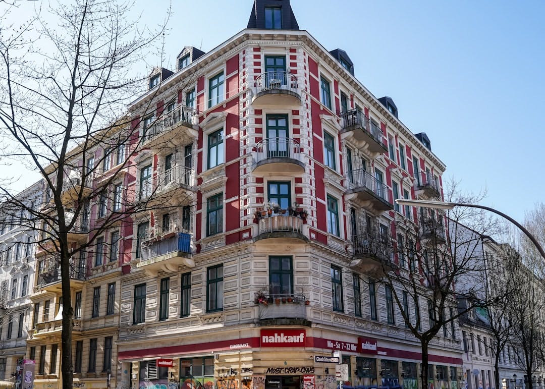 Erfahren Sie alles über WG Mietverträge in Deutschland. (Photo by Wolfgang Weiser on Unsplash)