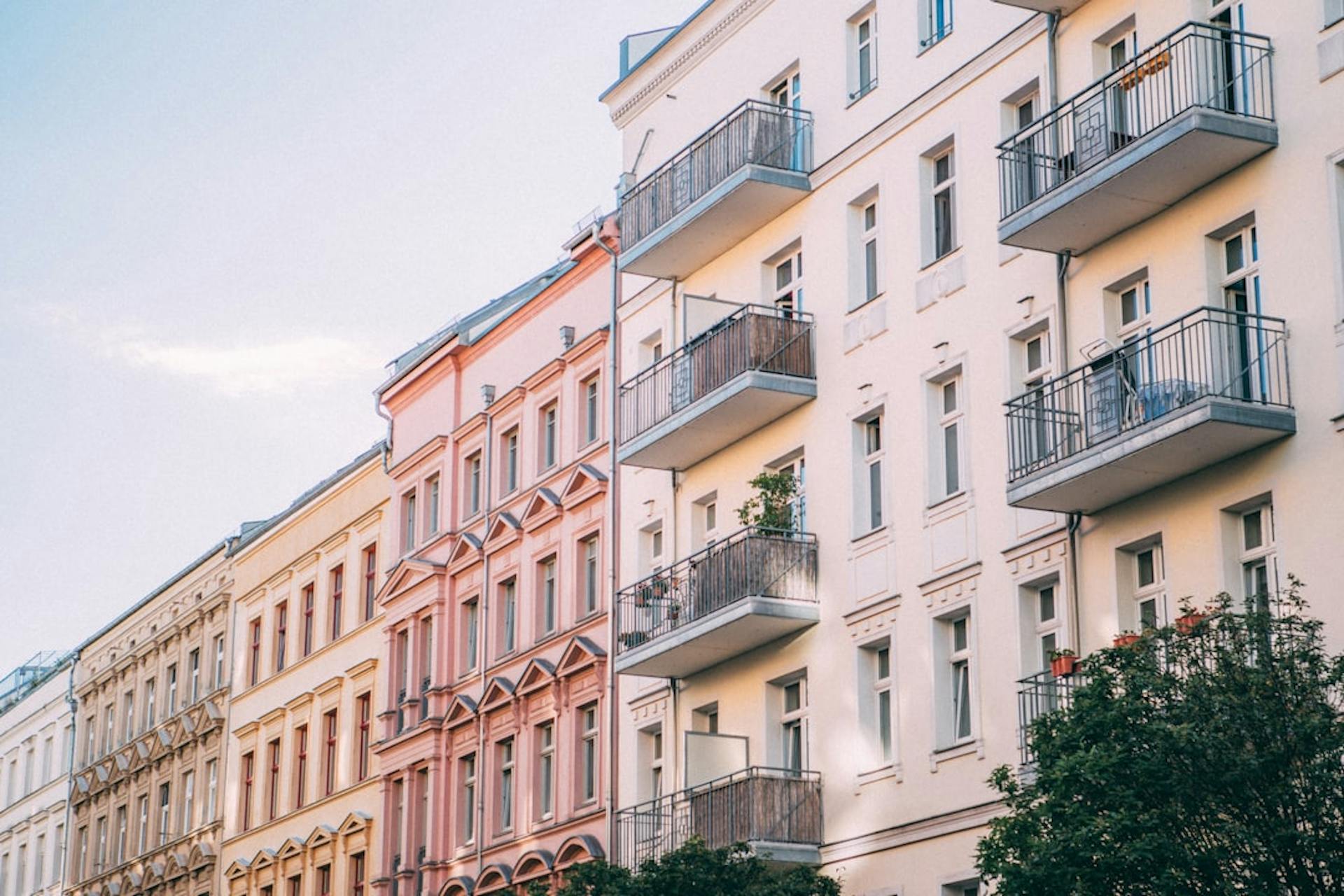Explore WG housing, a cost-effective shared living option in Germany. (Photo by Jonas Denil on Unsplash)