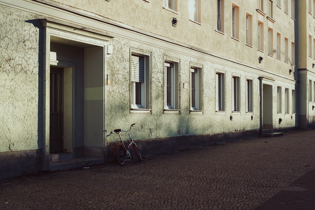 Discover WG Mietverträge essentials for shared living. (Photo by Yuri Krupenin on Unsplash)