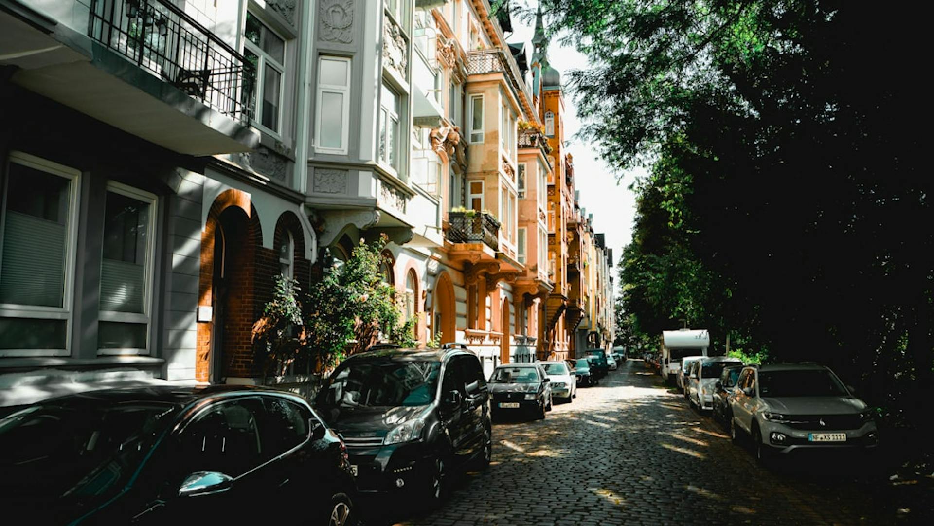Discover if WG Gesucht is free for apartment searches. (Photo by Syawish Rehman on Unsplash)
