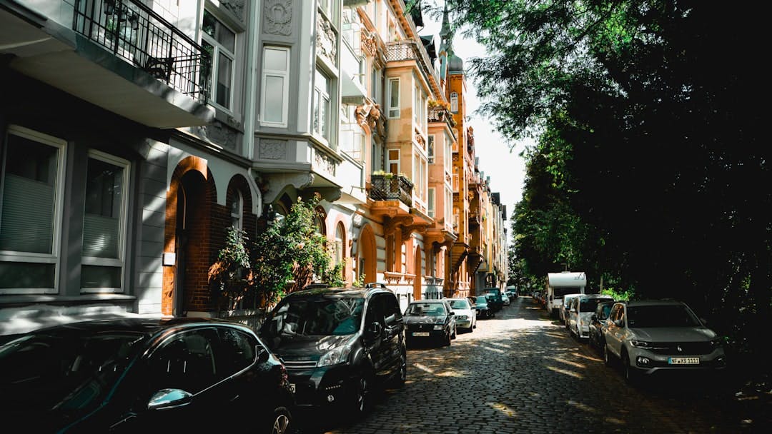 Discover if WG Gesucht is free for apartment searches. (Photo by Syawish Rehman on Unsplash)