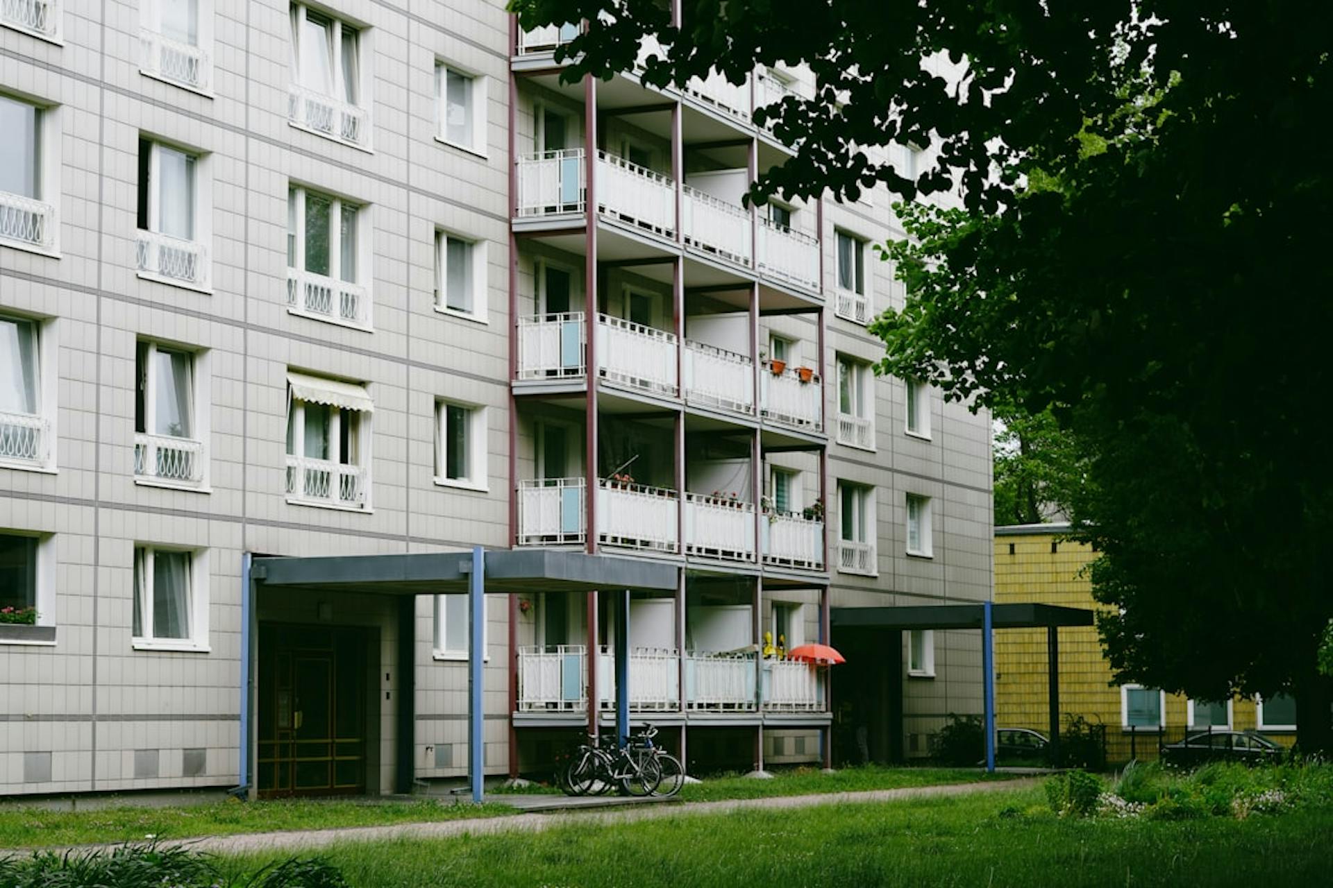 Discover affordable student housing in Germany. (Photo by Linoleum Creative Collective on Unsplash)