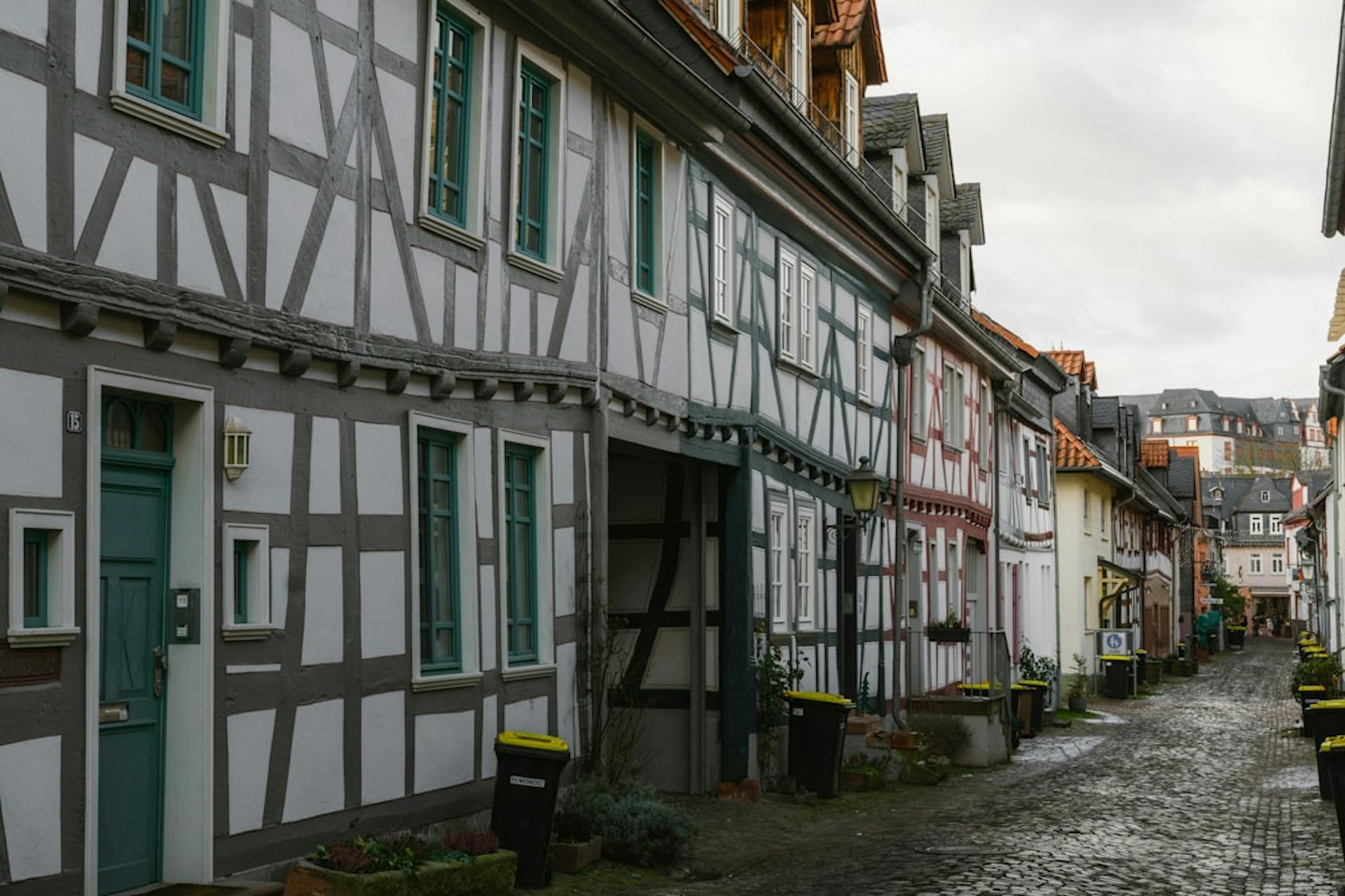 Discover how students can find affordable room rent in Germany, from dorms to shared… (Photo by Jonathan Rathgeb on Unsplash)