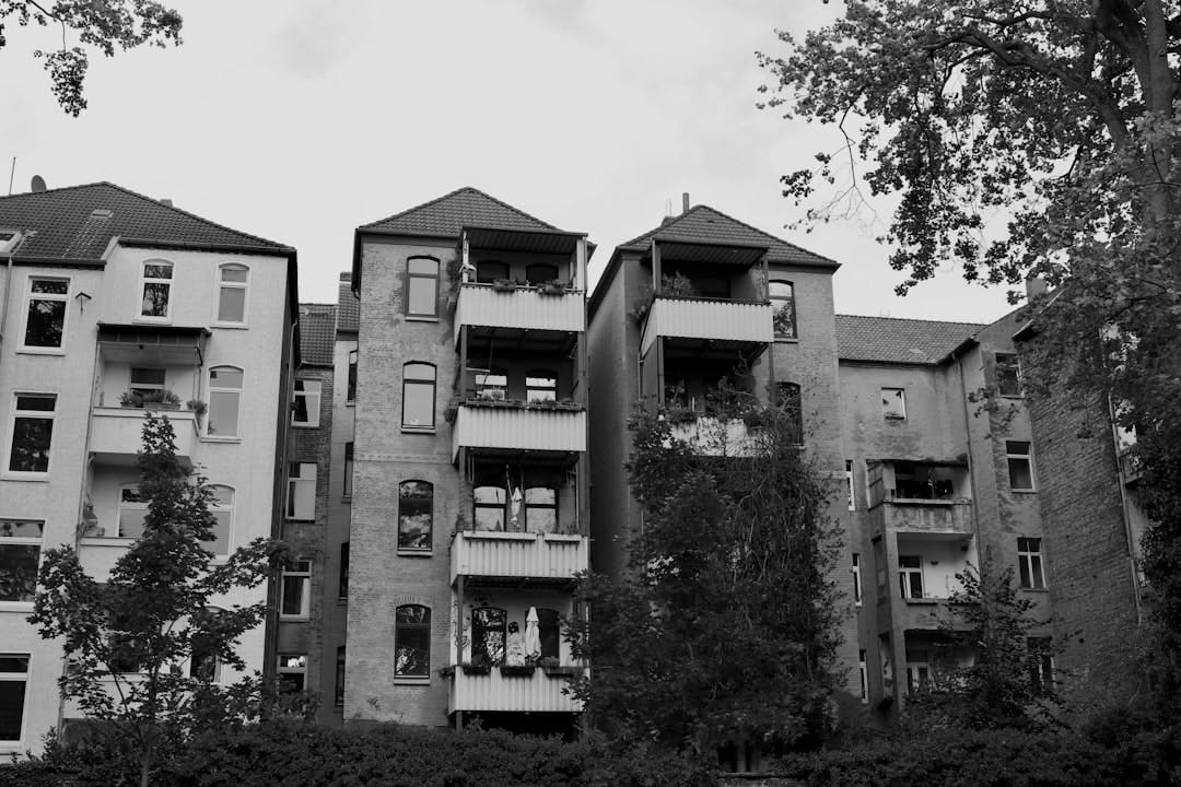 Wie Sie in Essen trotz fehlender oder negativer SCHUFA eine Wohnung finden, mit privaten… (Photo by Finn Mund on Unsplash)