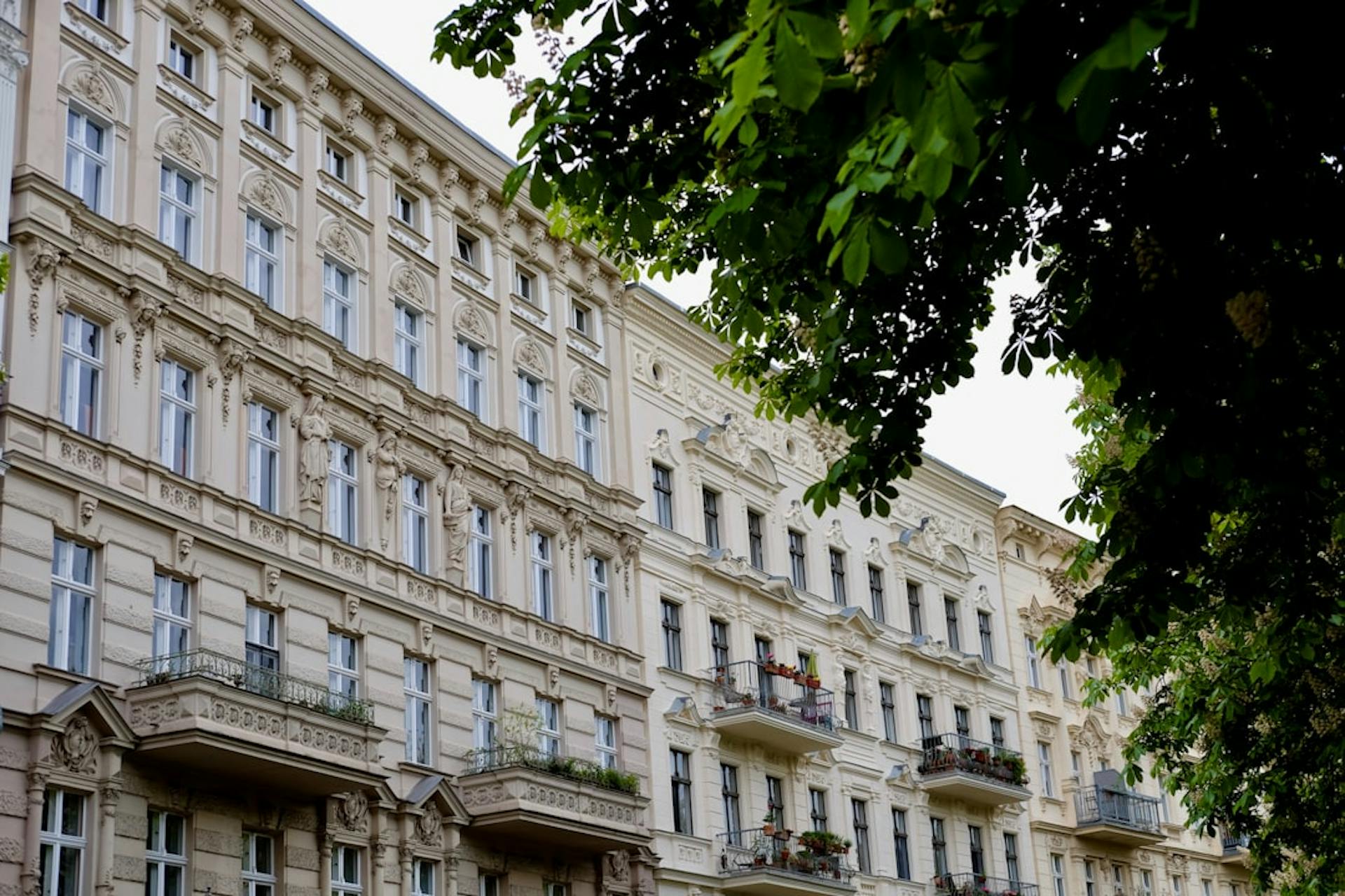 Mieten Sie eine Wohnung in Kreuzberg, Berlin: Bekannter Bezirk für Kreative und junge… (Photo by Louis Le Pessot on Unsplash)