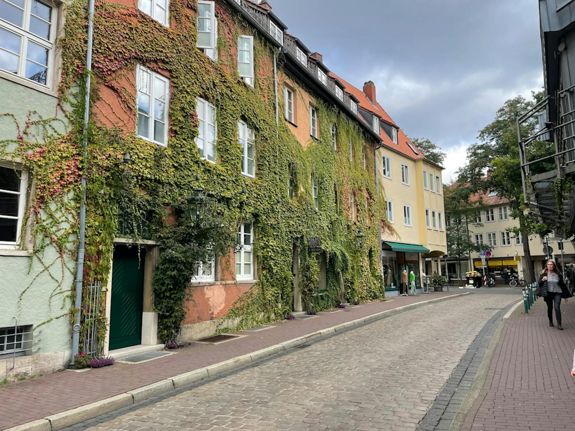 Finden Sie Ihr nächstes Zuhause in Mitte, Hannover. (Photo by PRASHANT MANJULE on Unsplash)